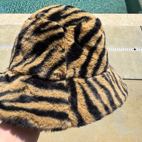 Kensie Accessories - Kensie Faux Fur Tiger-Stripe Bucket Hat - Brown & Black